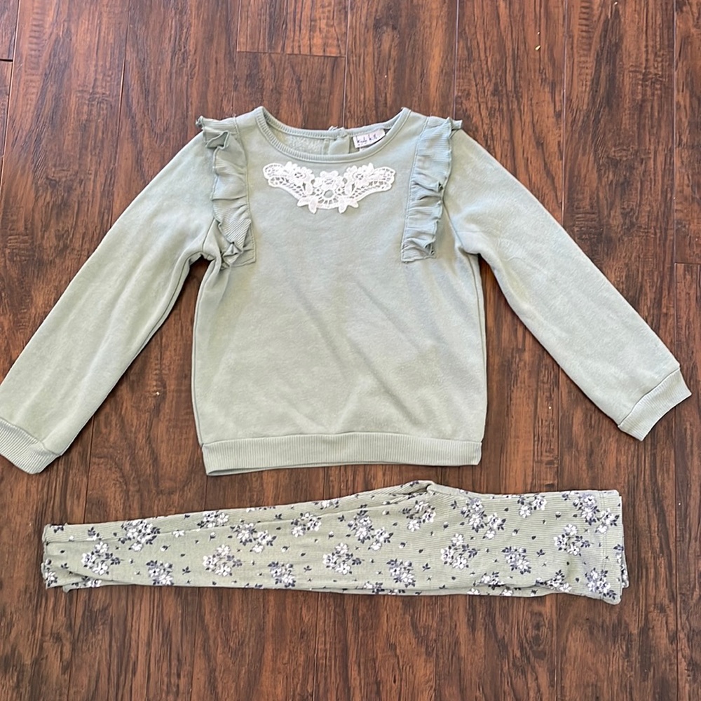 Nichole Miller Sweater and ribbed Leggings Set 6 (fits like 5T)